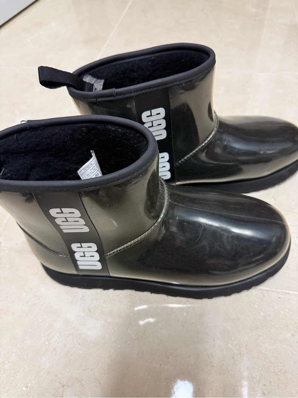 UGG Glossy Short Rain Boots Black – Size 10